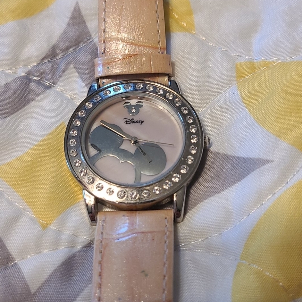 👩 Disney pink watch